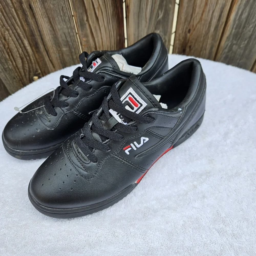 Fila Big Kids  Black and Red Sneakers  Size 5 - Picture 10 of 16